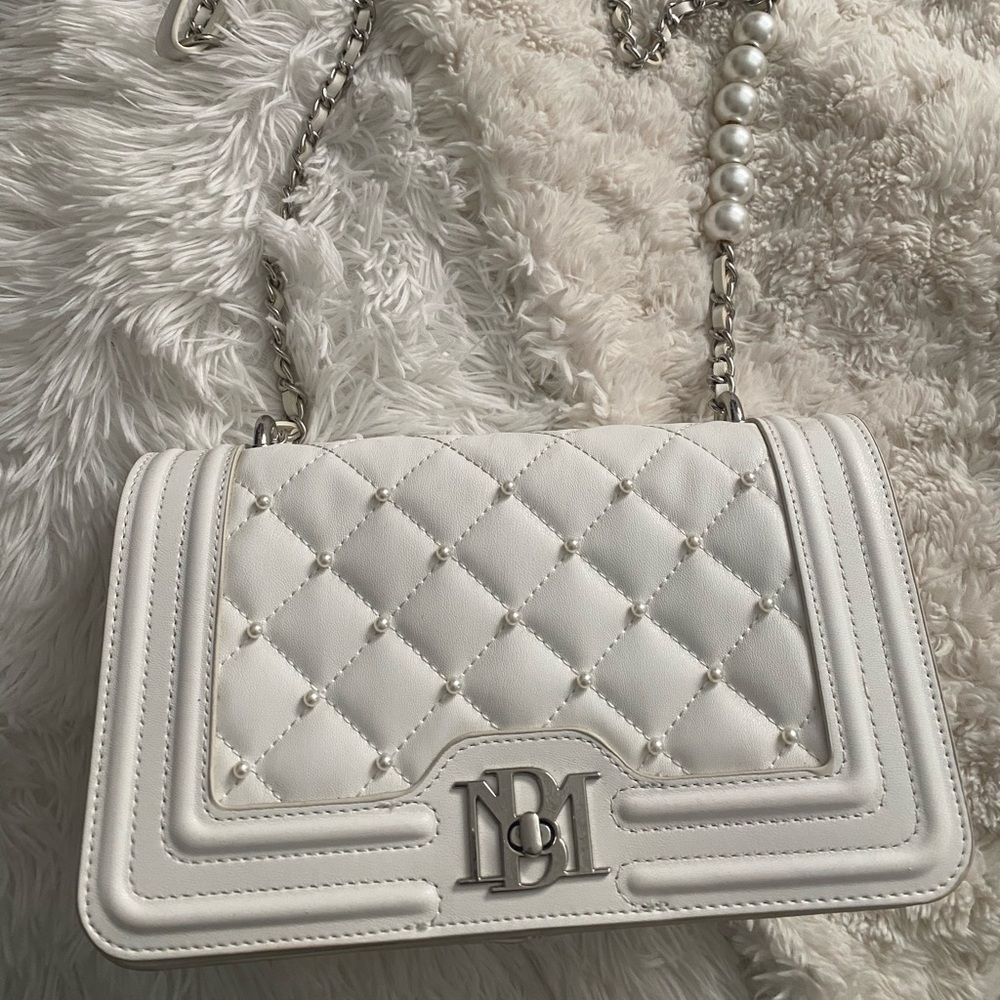badgley mischka quilted pearl accent purse